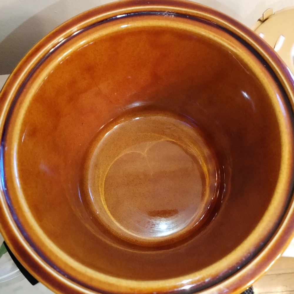 Red Electric Slow Cooker with Glass Lid - Brand Unknown